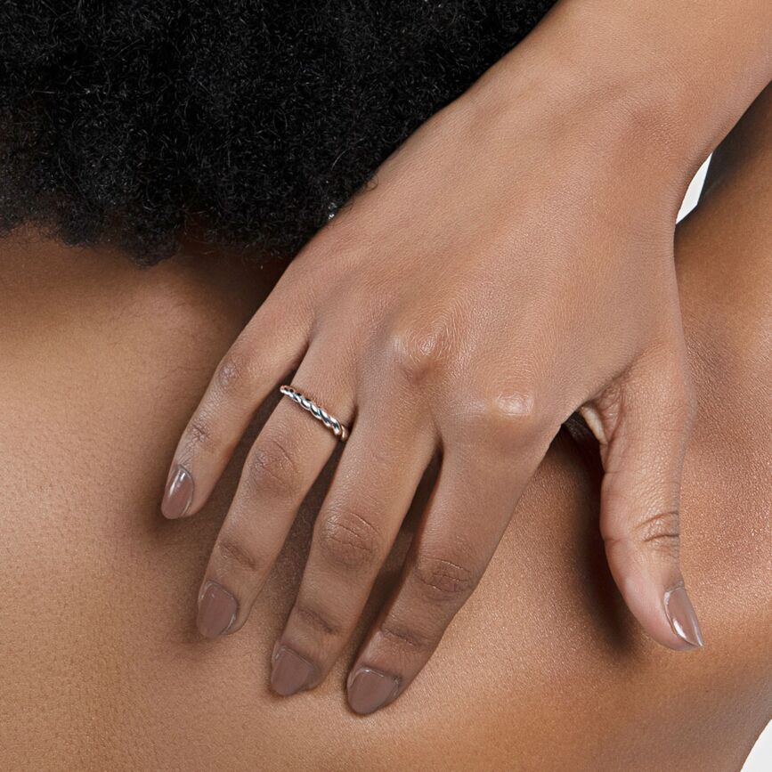 Donna asymmetric ring