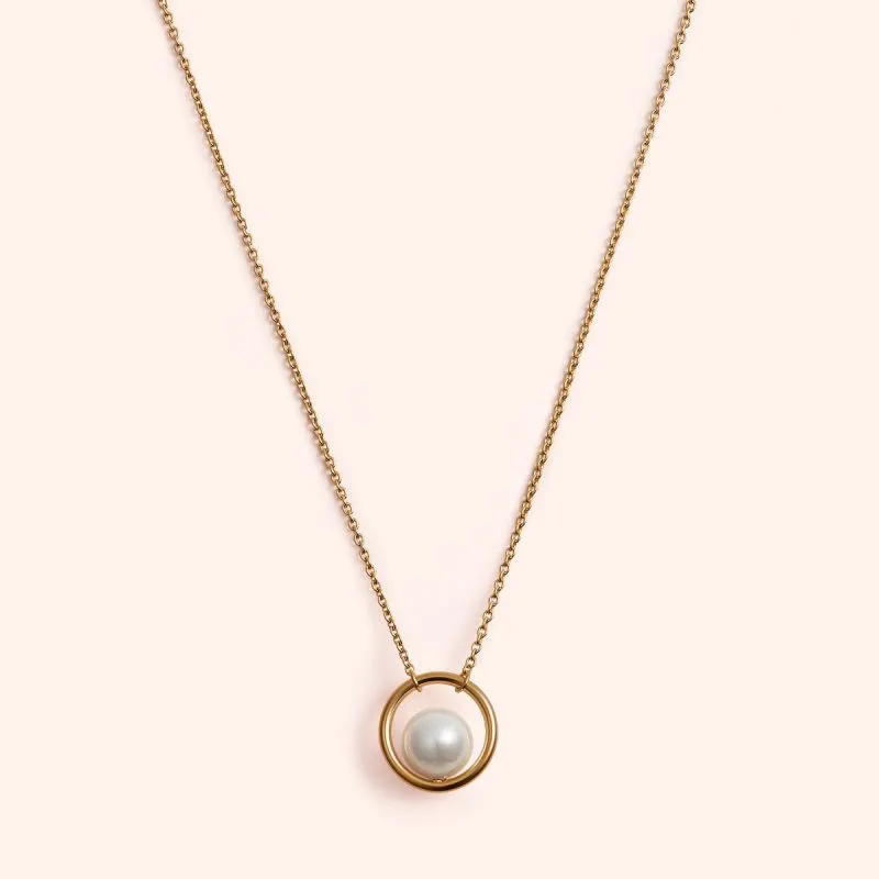 Luna Pearl Circle Necklace 